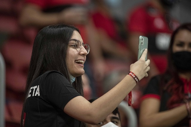 正如每一个 正如每一个